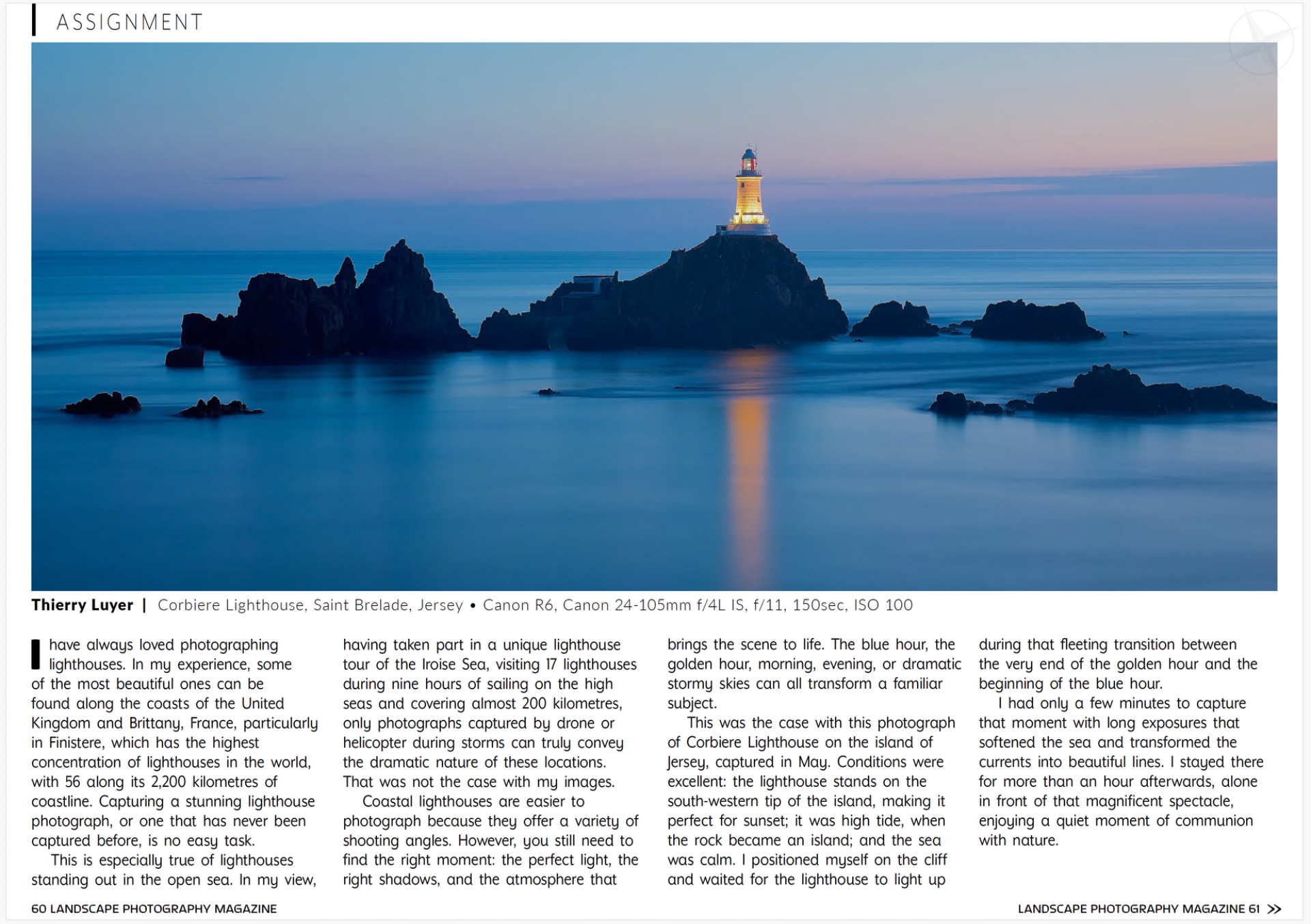 Phare de Corbière sur rochers, mer calme au crépuscule, ciel bleu et rose, longue exposition.